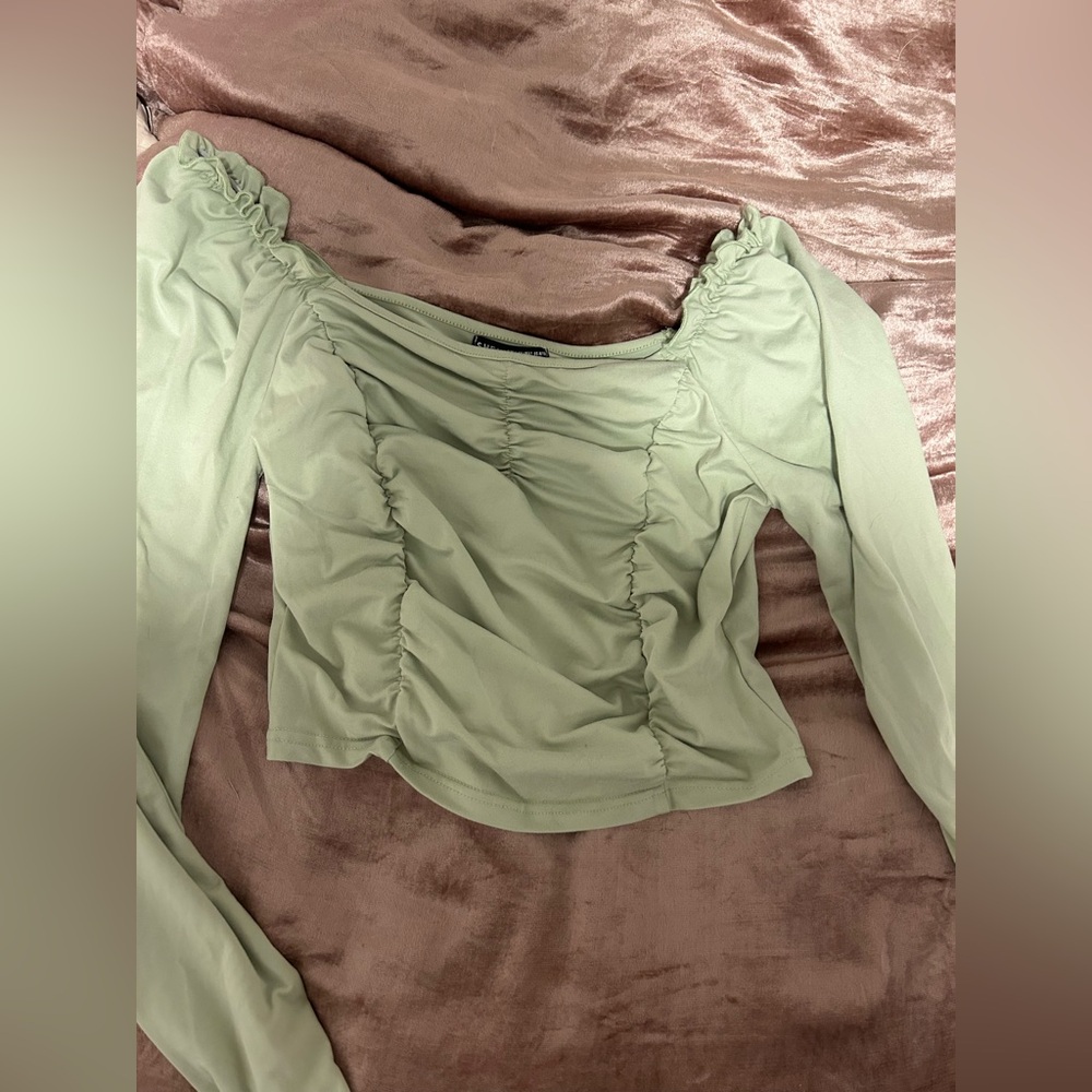 green long sleeved crop top
